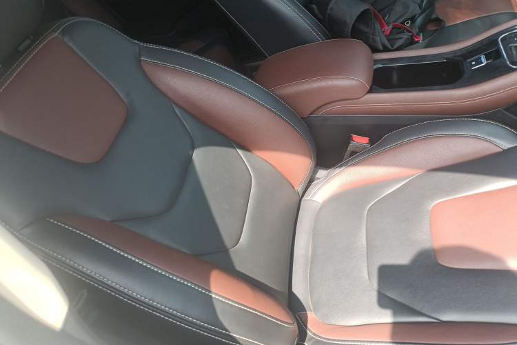 Used Dongfeng Fengon 580 2017 Revised Version 1.5T CVT Luxury Edition Right Front Seat