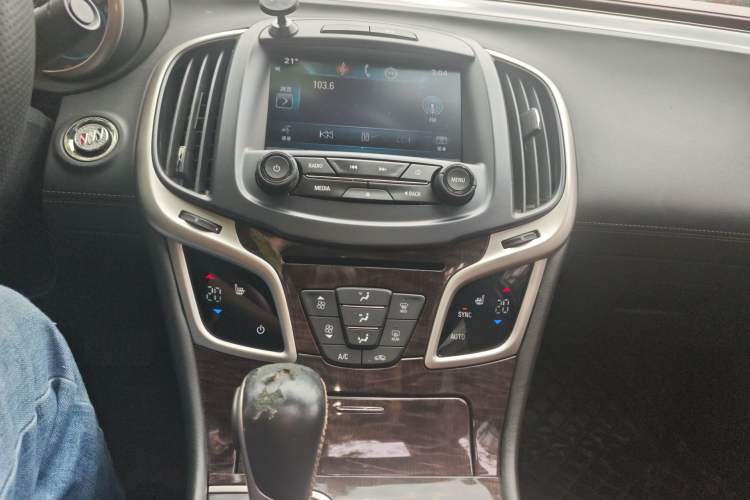 Used Buick LaCrosse 2013 2.4L SIDI Luxury Comfort Edition Audio And AC Panel