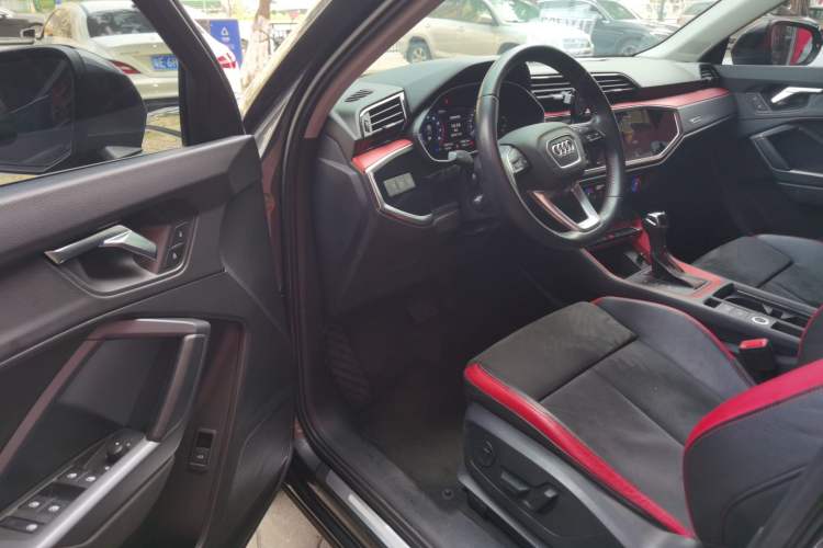 Used Audi Q3 2019 35 TFSI Advanced Dynamic Edition
