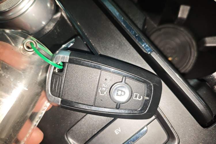 Used Ford Mondeo New Energy 2018 2.0 PHEV Smart-Controlled Fashion Edition China VI Standard Interior 1