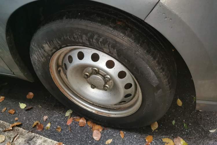 Used Wuling Hongguang PLUS 2019 1.5T Manual Standard Version 7 Seats Right Front Wheel Hub