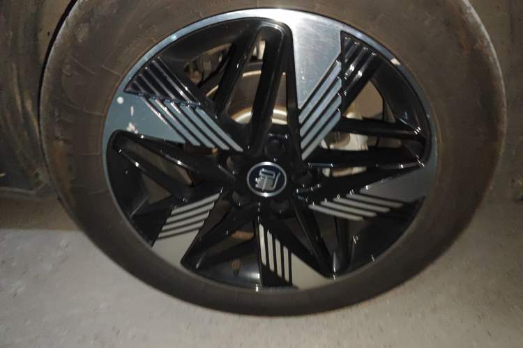 Used BYD Tang New Energy 2023 DM-i Champion Edition 112KM Prestige Model Right Front Wheel Hub