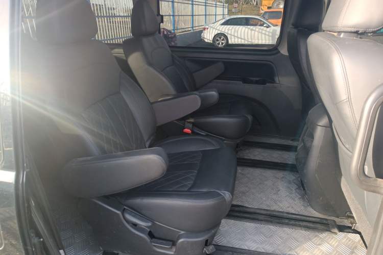 Used FORTHING Lingzhi 2022 Striving Version M5L 1.6L Luxury 7-Seater
