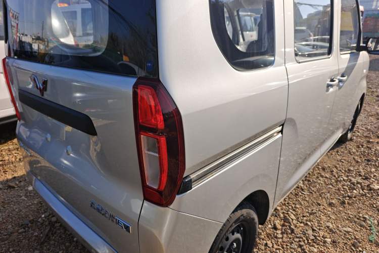 Used Wuling Zhiguang New Energy 2025 Standard Model Right Rear Taillight