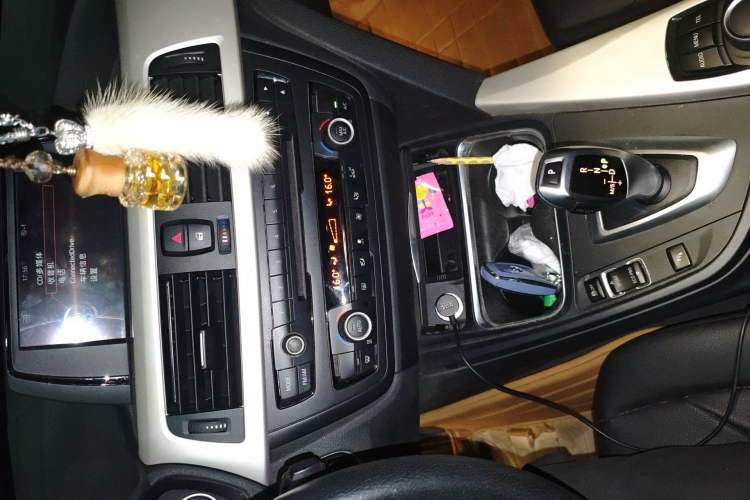 Used BMW 3 Series 2013 320Li Fashion Model
