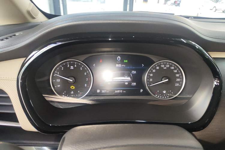 Used Buick GL8 2023 Facelifted Land Cruiser Executive Luxury Version
