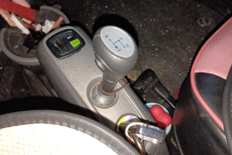 Used smart fortwo 2014 1.0 MHD Midnight Purple Limited Edition Gear Lever