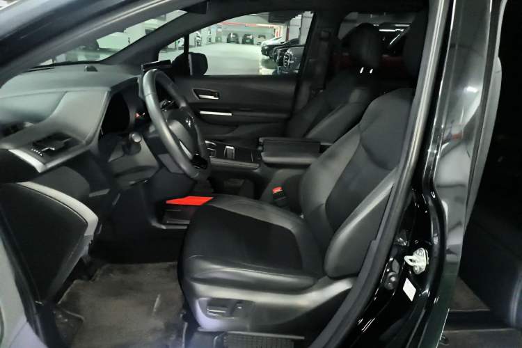 Used Toyota SIENNA 2023 2.5L Hybrid Deluxe Edition