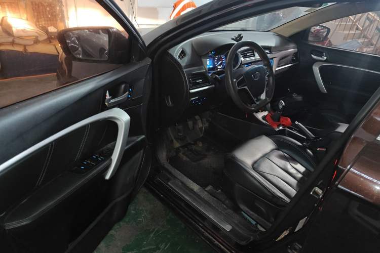 Used Geely Auto Emgrand 2017 Sedan Million Edition 1.5L Manual Upward Connect Version Driver Seat