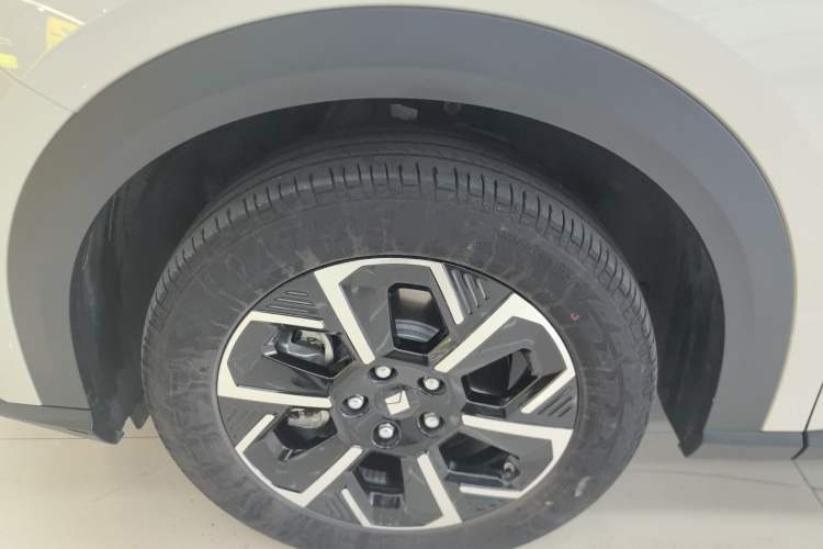 Used Baojun E6 2026 Model 500km Enjoyment Edition Left Front Wheel Hub