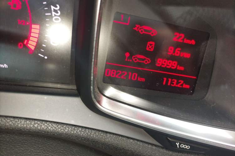 Used DS 6 2014 1.6T Luxury Edition THP160 Odometer Close Up