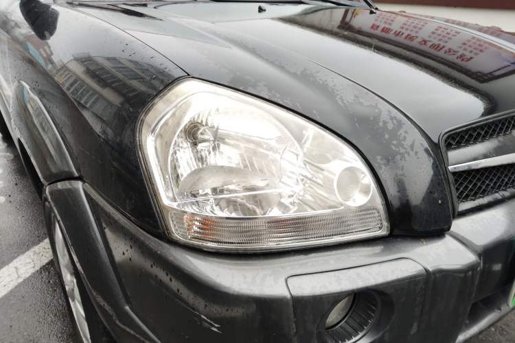 Used Hyundai Tucson 2009 2.0L Automatic Two-Wheel Drive with Sunroof