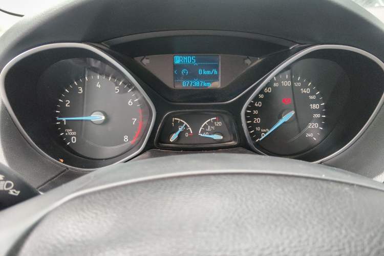 Used Ford Focus 2017 Sedan 1.6L Automatic Fashion Edition Smart Drive Version Odometer Close Up