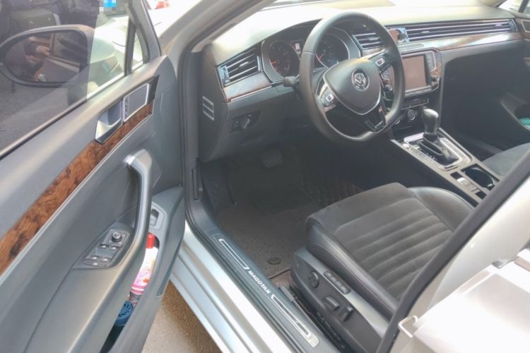 Used Volkswagen Magotan 2017 380TSI DSG Prestige Edition Driver Seat