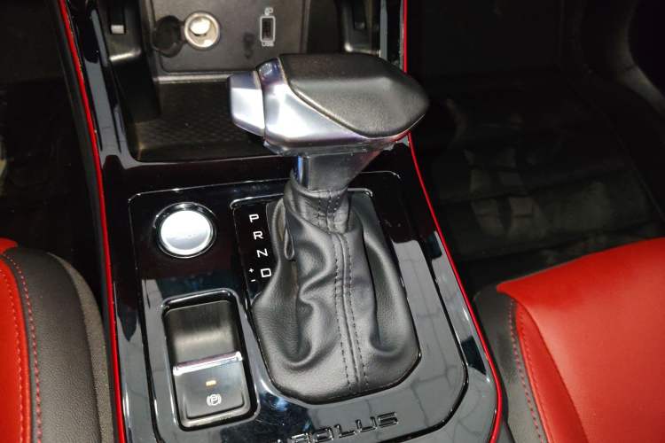Used Dongfeng Aeolus Yixuan 2022 230T Automatic Adaptive-Beam Knight Edition Gear Lever