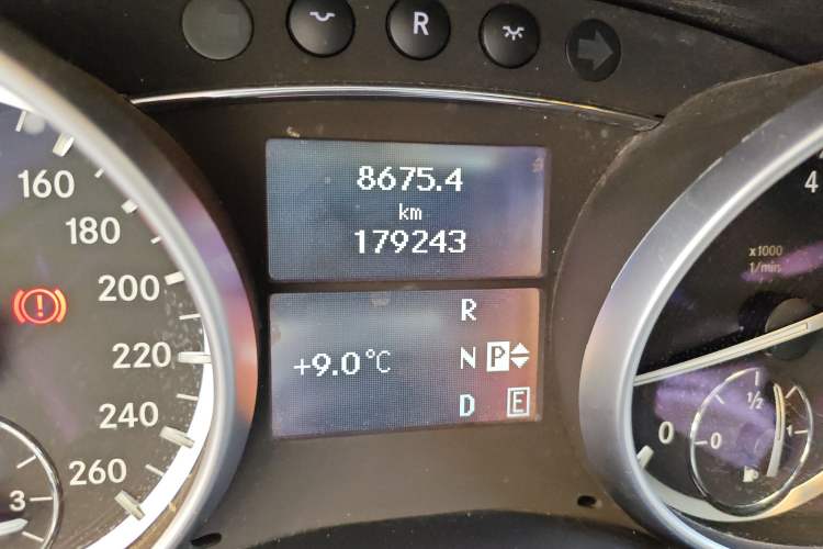 Used Mercedes-Benz R-Class 2015 R 320 4MATIC Luxury Model