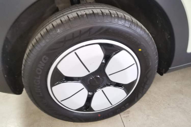 Used Geely Galaxy Geome 2025 310km Youth Edition Right Rear Wheel Hub