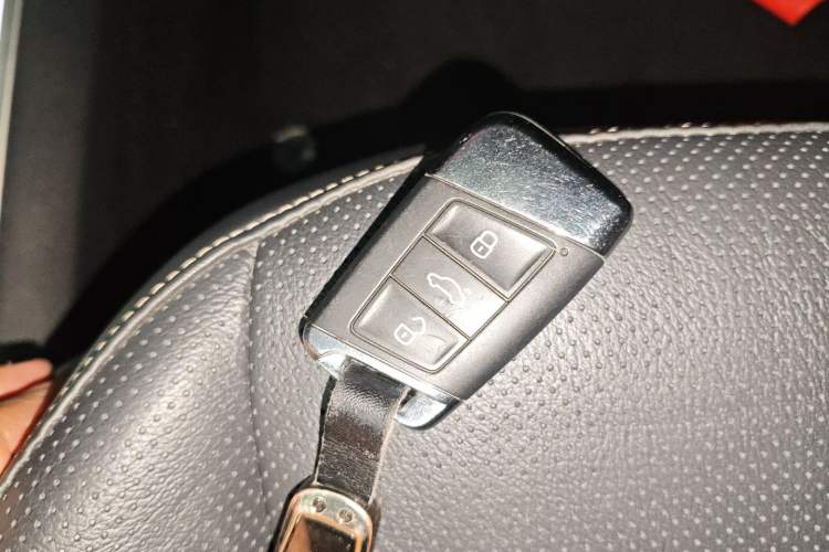 Used Volkswagen Passat 2019 330TSI Luxury Edition China VI Standard Interior 1