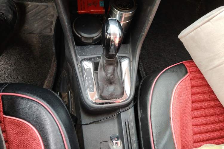 Used Volkswagen Jetta 2013 1.6L Automatic Comfort Model Gear Lever