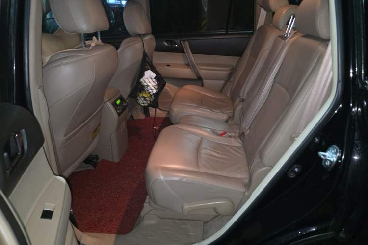 Used Toyota Highlander 2011 2.7L Two-Wheel Drive 7-Seater Luxury Edition