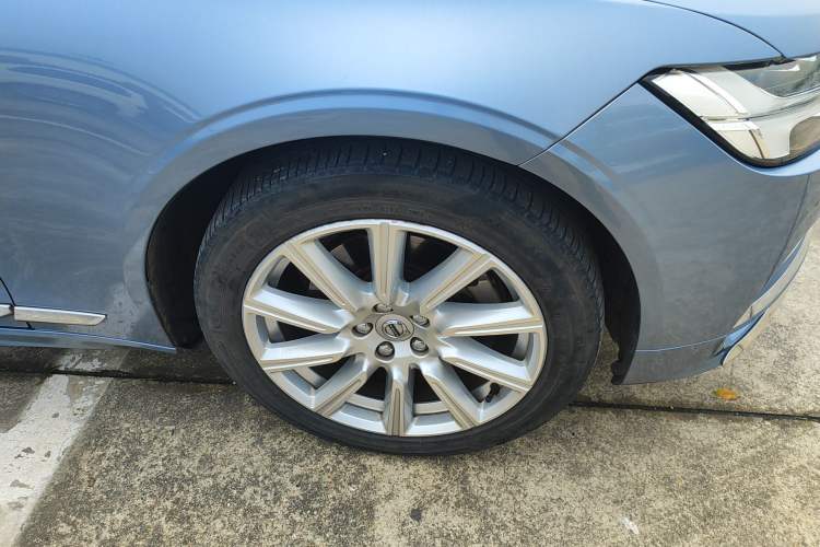 Used Volvo S90 2020 T5 Zhiyi Luxury Edition Right Front Wheel Hub