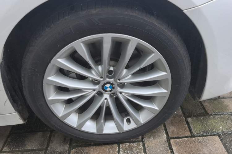 Used BMW 5 Series 2018 Revised Version 530Li Leading Edition Luxury Package Right Front Wheel Hub