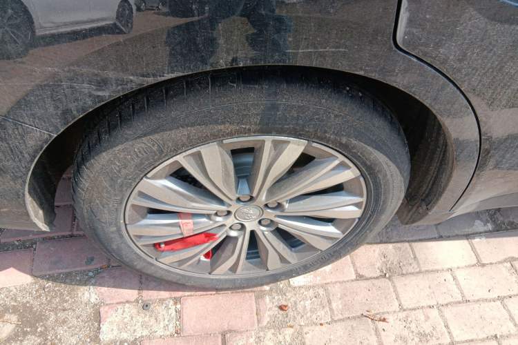 Used Hongqi E-QM5 2023 620km PLUS Right Rear Wheel Hub