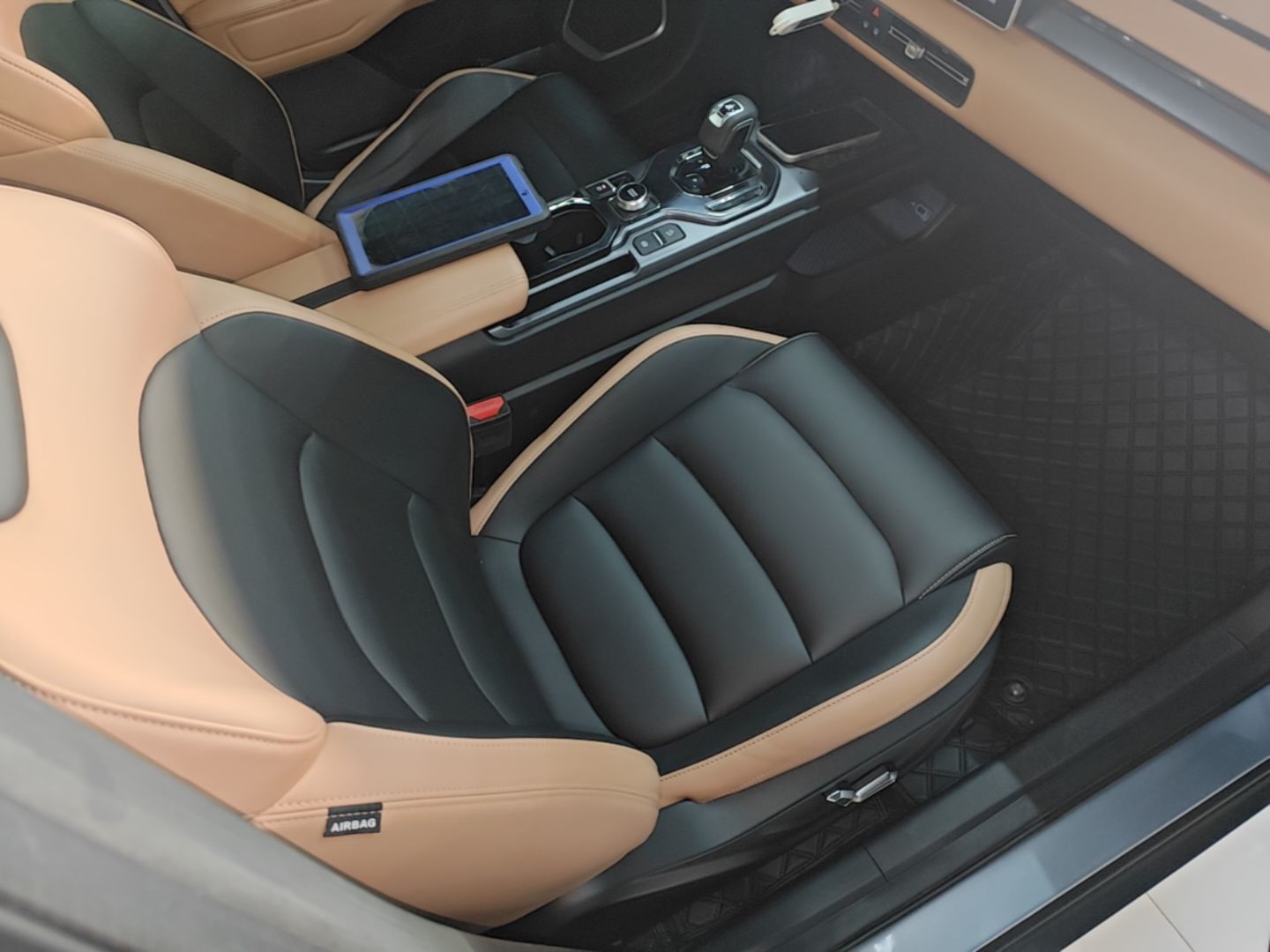 Geely Auto icon 2023 1.5TD Chocolate Luxe Edition — снимка 19