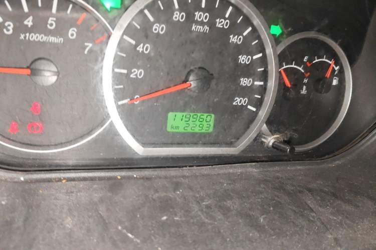 Used Wuling Hongguang 2013 1.5L Standard Version Odometer Close Up