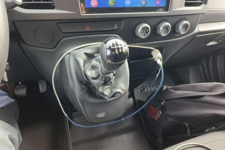 Used JMC Fushun 2023 2.0T Manual Mid-Drive Mid-Roof Commercial Multi-Purpose 7-Seater Passenger Vehicle Gear Lever