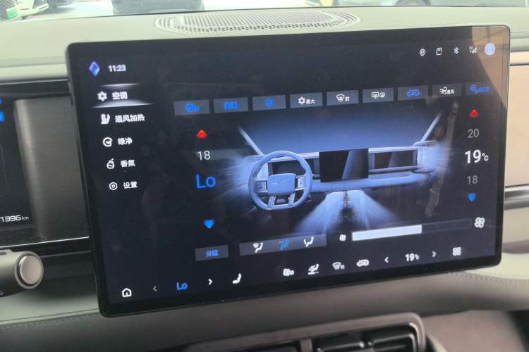 Used Formula Leopard 5 2023 Explore Edition Audio And AC Panel