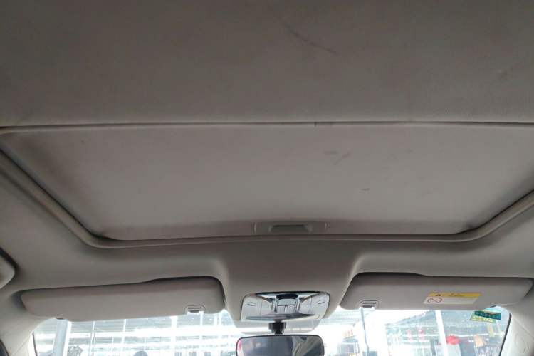 Used GAC Trumpchi GS7 2017 280T Two-Wheel Drive Luxury Model Headliner