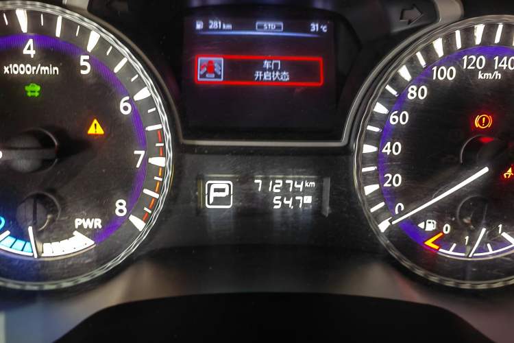 Used Infiniti QX60 2018 2.5 S/C Hybrid Two-Wheel-Drive Champion Family Edition Odometer Close Up