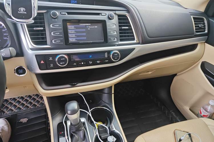 Used Toyota Highlander 2018 2.0T Four-Wheel Drive Luxury Edition 7 Seats China V Emission Standard
