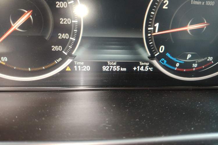 Used BMW X5 2017 xDrive28i Odometer Close Up