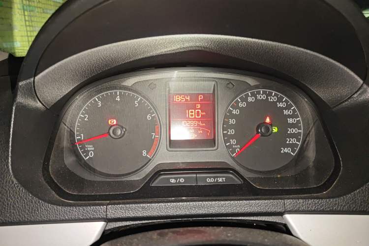 Used Volkswagen Jetta 2015 Value Edition 1.6L Automatic Comfort Version Instrument Cluster