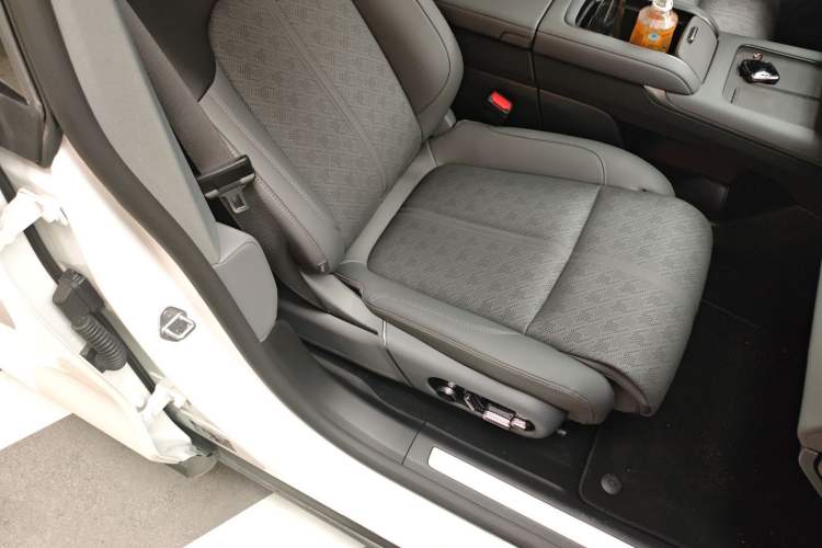 Used Zeekr 7X 2025 100 kWh Long-Range Rear-Wheel Drive with Intelligent Driving Features