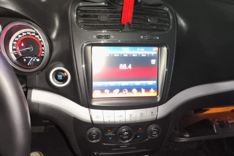 Used Dodge Journey 2013 2.4L Two-Wheel Drive Luxury Version Audio And AC Panel