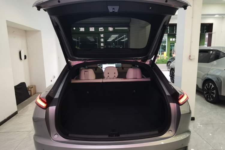 Used ONVO L60 2024 60 kWh Rear-Drive Version Trunk