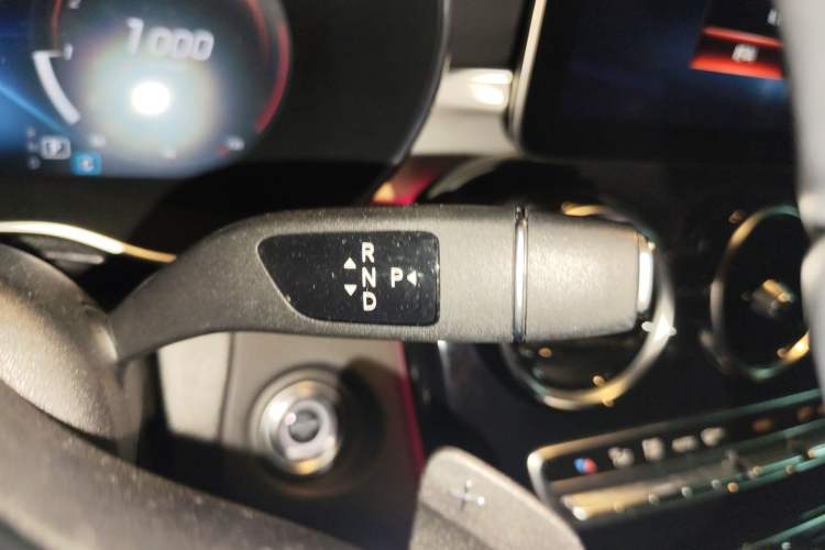 Used Mercedes-Benz GLC Coupe 2023 GLC 260 4MATIC Coupe SUV Gear Lever