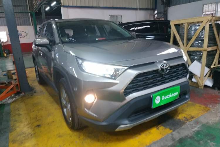 Used Toyota RAV4 2021 2.0L CVT Two-Wheel Drive Fashion Edition
