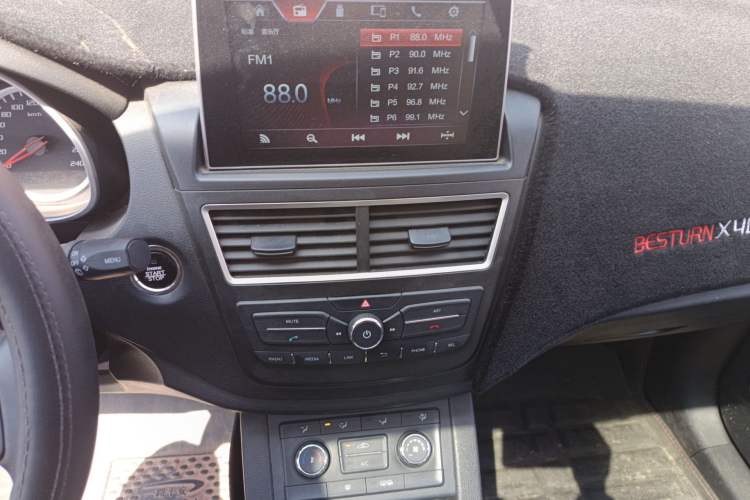 Used Bestune X40 2018 Internet Celebrity Edition 1.6L Manual Connected Smart Cool Type Audio And AC Panel
