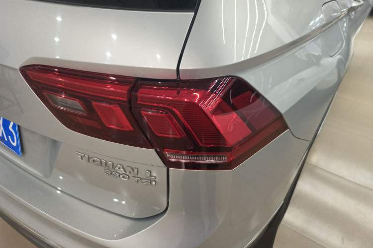 Used Volkswagen Tiguan L 2019 330TSI Automatic Two-Wheel Drive Panoramic Comfort Edition China VI Standard Right Rear Taillight