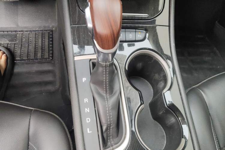 Used Buick Verano 2017 Sedan 20T Dual-Clutch Elite Model Gear Lever