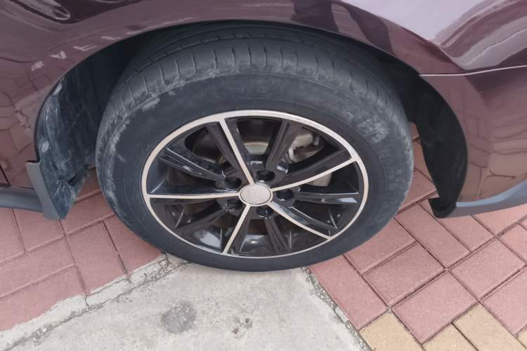 Used Geely Auto Emgrand 2015 Hatchback RS 1.5L Manual - Top Trim Level Right Front Wheel Hub