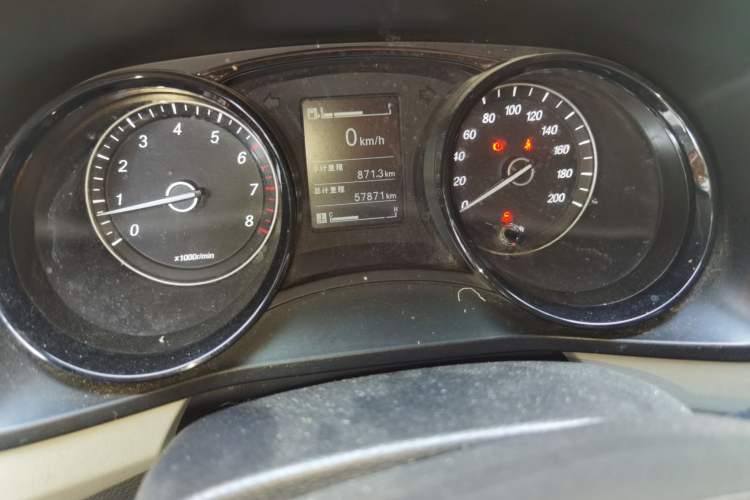 Used Wuling Hongguang PLUS 2019 1.5T Manual Comfort Version 7 Seats
