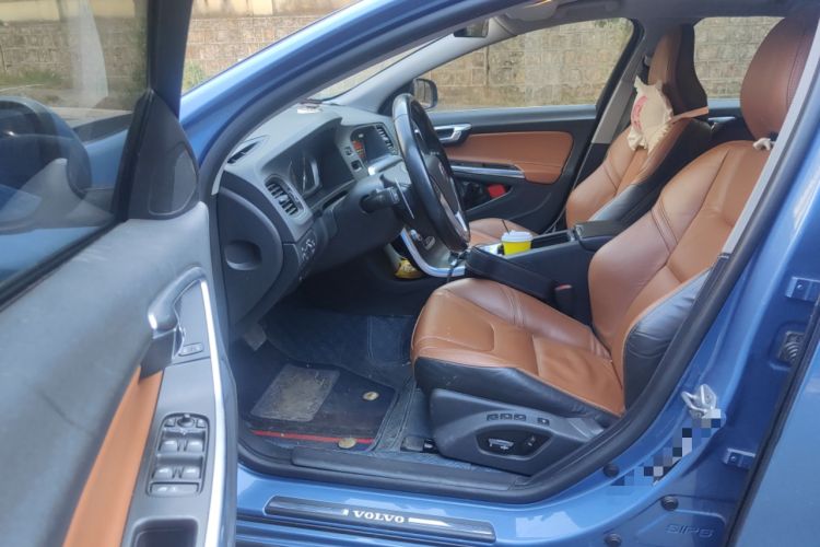 Used Volvo V60 2014 Restyled T5 Zhiya Edition
