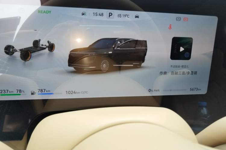 Used Hima AITO M8 2025 Extended-Range Ultra Version 53.4 kWh 6-Seater Edition Odometer Close Up