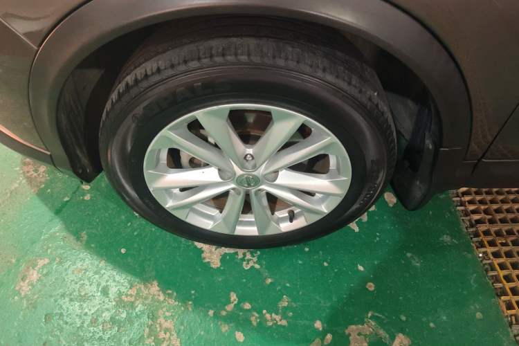 Used Nissan Qashqai 2016 2.0L CVT Elite Edition Left Front Wheel Hub