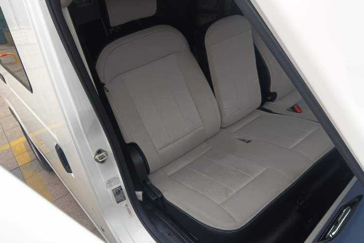 Used SRM New Energy E3 2025 Fudi 310KM Practical Passenger Vehicle
